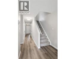 951 ZELLER Crescent - 4