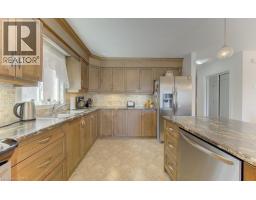 11 FREY Crescent - 12