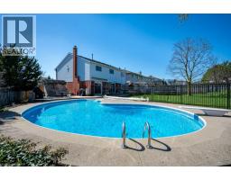 44 LORILEE Crescent - 40