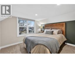 332 QUEEN Street N - 32