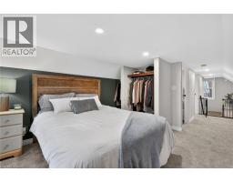 332 QUEEN Street N - 33