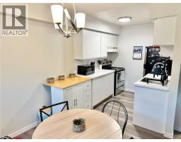 60 DONLY Drive S UnitNo. 101 - 17