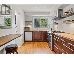 375 CLARENDON Drive - 11