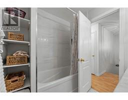 444 BURNETT Avenue - 31