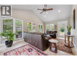 882-888 FAIRWAY Road N - 12