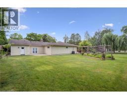 882-888 FAIRWAY Road N - 36