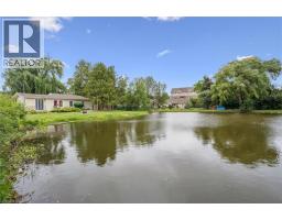 882-888 FAIRWAY Road N - 39