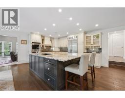 882-888 FAIRWAY Road N - 9