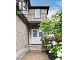 66 YVONNE Crescent - 3
