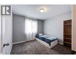 66 YVONNE Crescent - 30