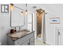 17 DAVIS Street W - 25