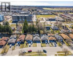26 LORRAINE Drive - 44