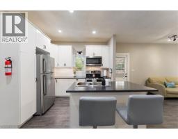 24 ROSE Avenue - 19