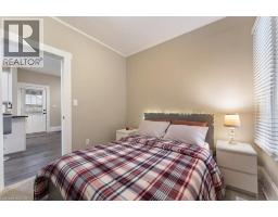24 ROSE Avenue - 23