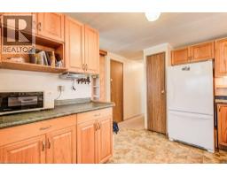 2 FAIRVIEW Crescent - 18