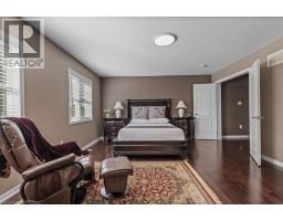 304 FALLING GREEN Crescent - 24