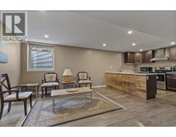 304 FALLING GREEN Crescent - 35