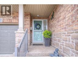 970 ZELLER Crescent - 3