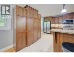 20 GOLDFINCH Street - 11