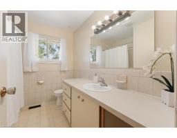 847 CARLUKE Road W - 32