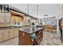 8 BLACKBURN Court - 18