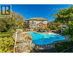8 BLACKBURN Court - 40