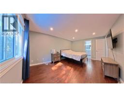 131 CARLYLE Drive - 17