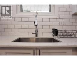 131 CARLYLE Drive - 6