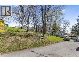 10 ELGIN Street E - 2