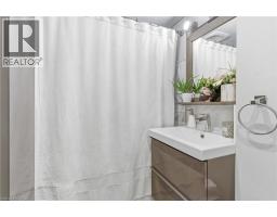 272 GREY Street - 16