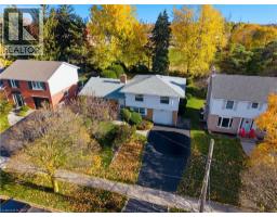 30 THORNRIDGE Crescent - 2