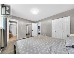 47 WINNETT Street N - 15