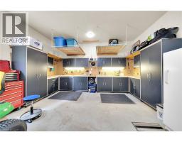 47 WINNETT Street N - 36