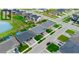 8 HARLEQUIN Court - 16