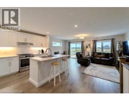 8 HARLEQUIN Court - 3