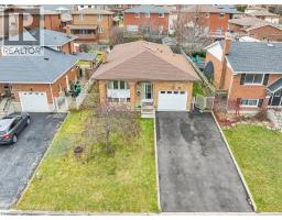 125 STONYBURN Crescent - 1