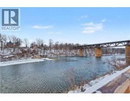 33 MULHOLLAND Drive - 19