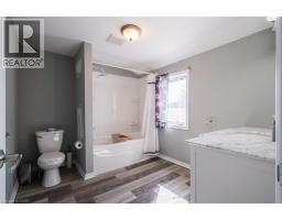 404 QUEENSWAY W - 18