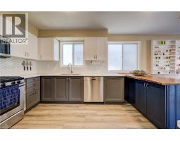 48 KARALEE Crescent - 16