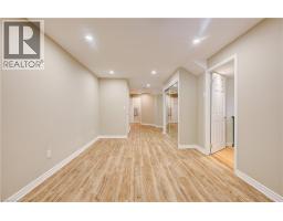 48 KARALEE Crescent - 32