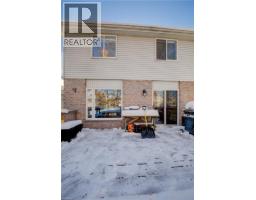 48 KARALEE Crescent - 40