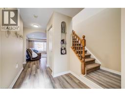 48 KARALEE Crescent - 5