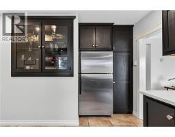 49 ERIE Avenue N - 8