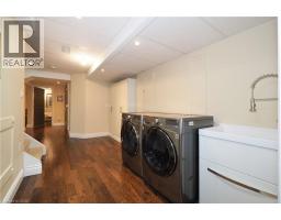 33 HUCK Crescent - 34