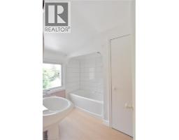 238 LOWTHER Street N - 35