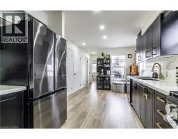 61 WAKE ROBIN Drive - 12