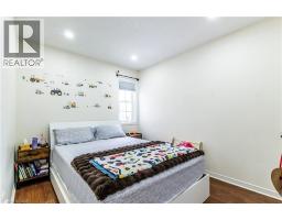 61 WAKE ROBIN Drive - 14