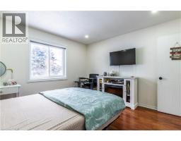 61 WAKE ROBIN Drive - 18