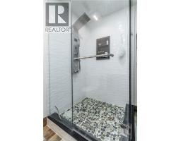 61 WAKE ROBIN Drive - 25