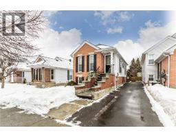 61 WAKE ROBIN Drive - 3